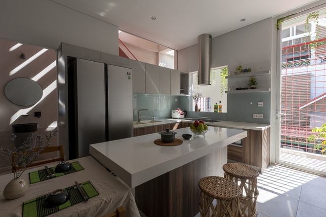 Cải tạo căn nhà 40 năm tuổi đẹp ngỡ ngàng ở Sài Gòn - 6